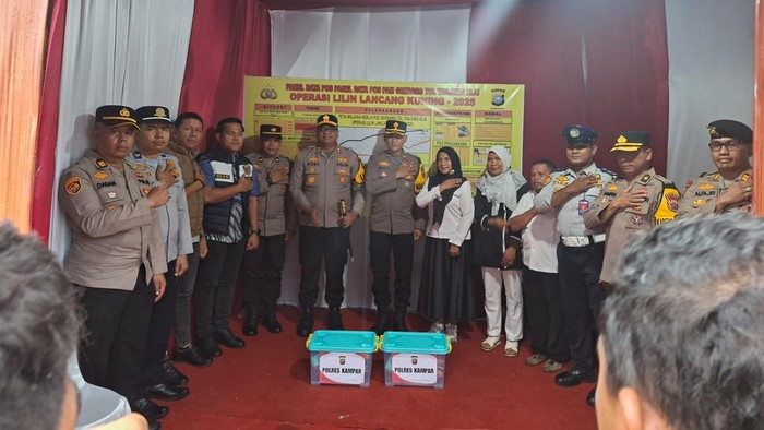 “Kapolres Kampar Tangani Arus Balik Tol, Jamin Lalin Tak Macet!”