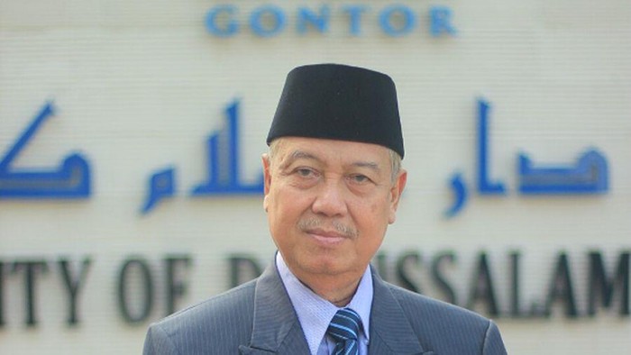 “Pimpinan Pondok Gontor KH Amal Fathullah Zarkasyi Wafat, Dimakamkan Besok: Sebuah Peristiwa yang Mengguncangkan Dunia Pendidikan Islam”