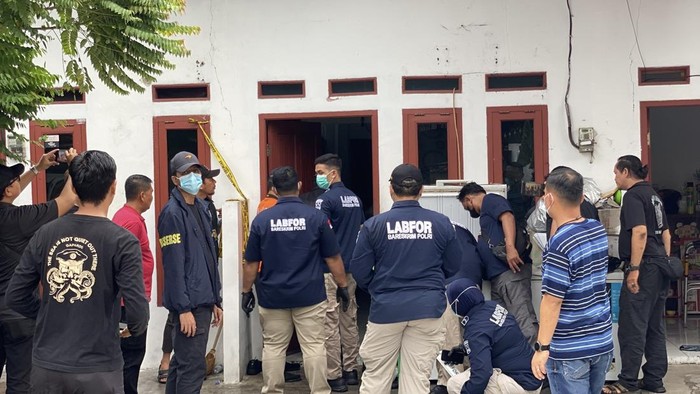 **Saksi Ungkap: Detik-detik Tragis Penemuan Jasad Sekeluarga di Jakut!**