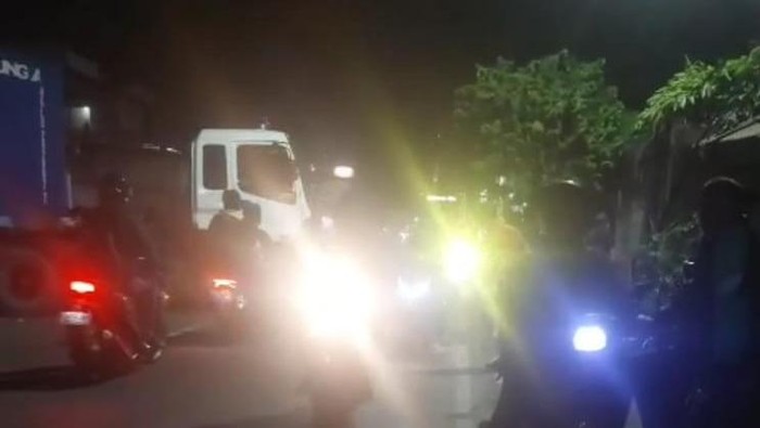 Truk Mogok Melintang Jalan di Kalideres, Lalin Jakarta Barat Terhenti