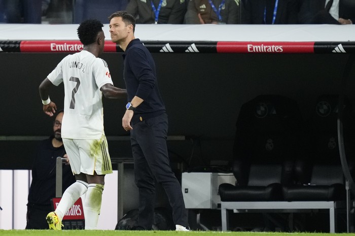 **Fabio Capello Acungi Jempol untuk Strategi Xabi Alonso dalam Menangani Krisis Vinicius Jr di Real Madrid**