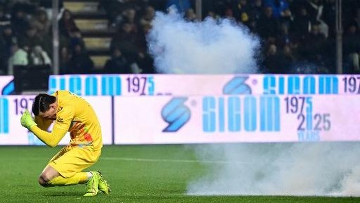 **Cremonese vs Inter Milan: Tragedi Flare yang Tak Membendung Semangat Audero**