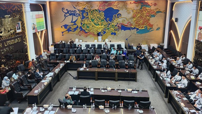 **Baleg DPR dan PGRI Gelar Rapat Urgent, Guru Honorer Terancam Kriminalisasi!**