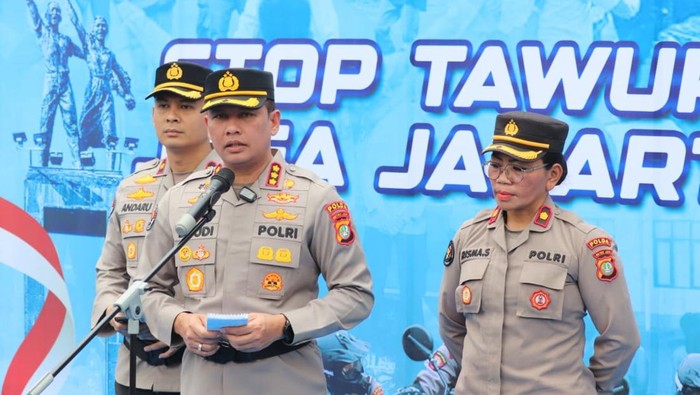 Polisi Terang-terangan: Penjual Es Kue Jadul Suderajat Palsu, Bhabinkamtibmas Dipercayakan Ulang
