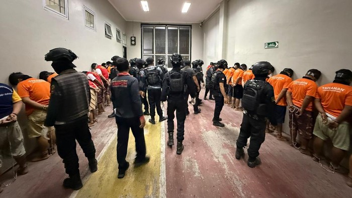 **2.000 Napi Berisiko Tinggi Resmi Pindah ke Nusakambangan, Ini Alasannya!**