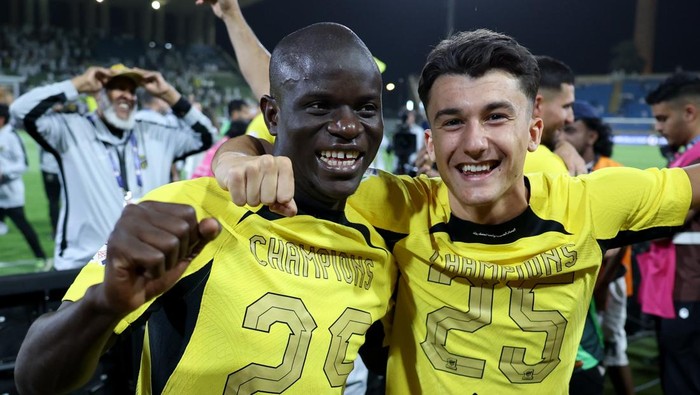 **Fenerbahce dan Al Ittihad Gagal Transfer Kante di Akhir Bursa**