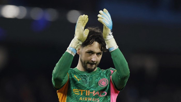 **Guardiola Bertekad Pertahankan Trafford di Final Carabao Cup melawan Arsenal**