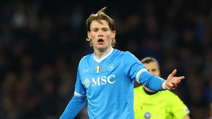 **Scott McTominay: Gelandang Napoli yang Tak Kenal Lelah dalam Musim Ini**