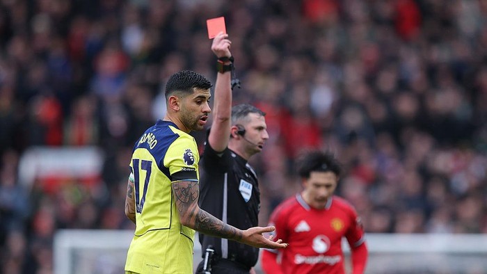 “Romero Sudah Minta Maaf, Kapten Spurs Tetap Bertahan di Tim”