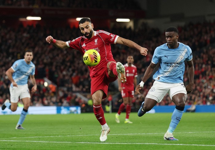 Liverpool Dilibas Man City: Arne Slot Marah, Guehi Mestinya Dikartu Merah