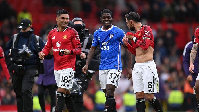 3 Gelandang MU yang Bersinar di Era Carrick: Kobbie Mainoo, Casemiro, dan Bruno Fernandes