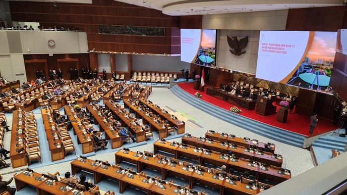 **314 Anggota DPR Hadir dalam Paripurna Pengesahan RUU PPRT, DPR Gelar Rapat Kritikal**
