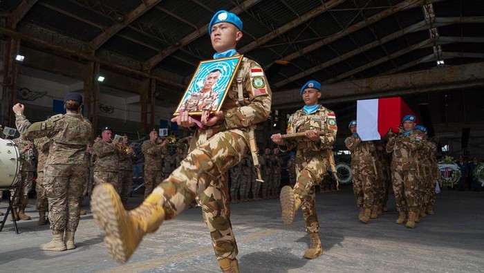 Dalam Dendam dan Doa, UNIFIL Berikan Penghormatan Terakhir untuk Praka Rico di Lebanon