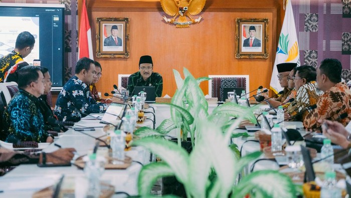 **Gus Ipul: Pemda Harus Jadi Garda Terdepan untuk Menyelamatkan Anak-Anak Miskin melalui Sekolah Rakyat**