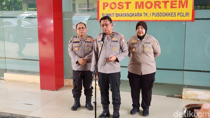 7 Keluarga Korban Kecelakaan Kereta Bekasi Terkuak, Data Penting Diserahkan ke RS Polri