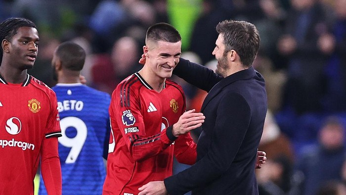**Benjamin Sesko Dorong Carrick Tetap di Man United**