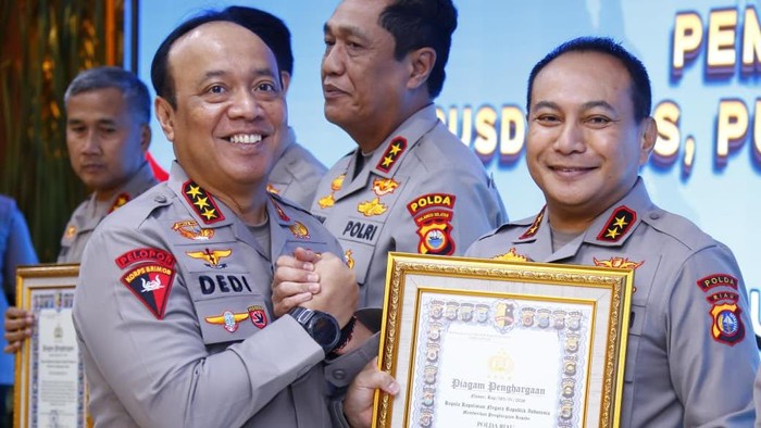 **Polda Riau Kunci Sukses, Raih Penghargaan Kapolri atas IKPA Terbaik!**