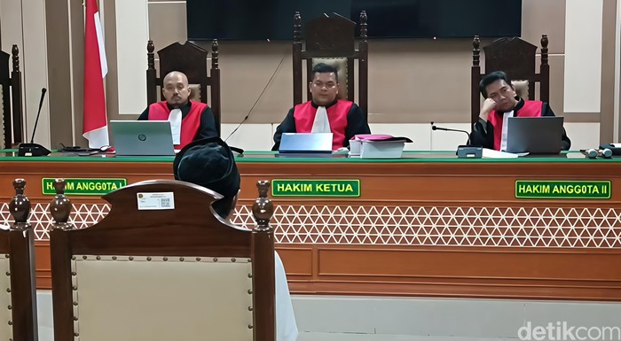 Terdakwa Pembunuh Sekeluarga di Indramayu Seret Nama Aman Yani, Kini Dipolisikan – Update 1